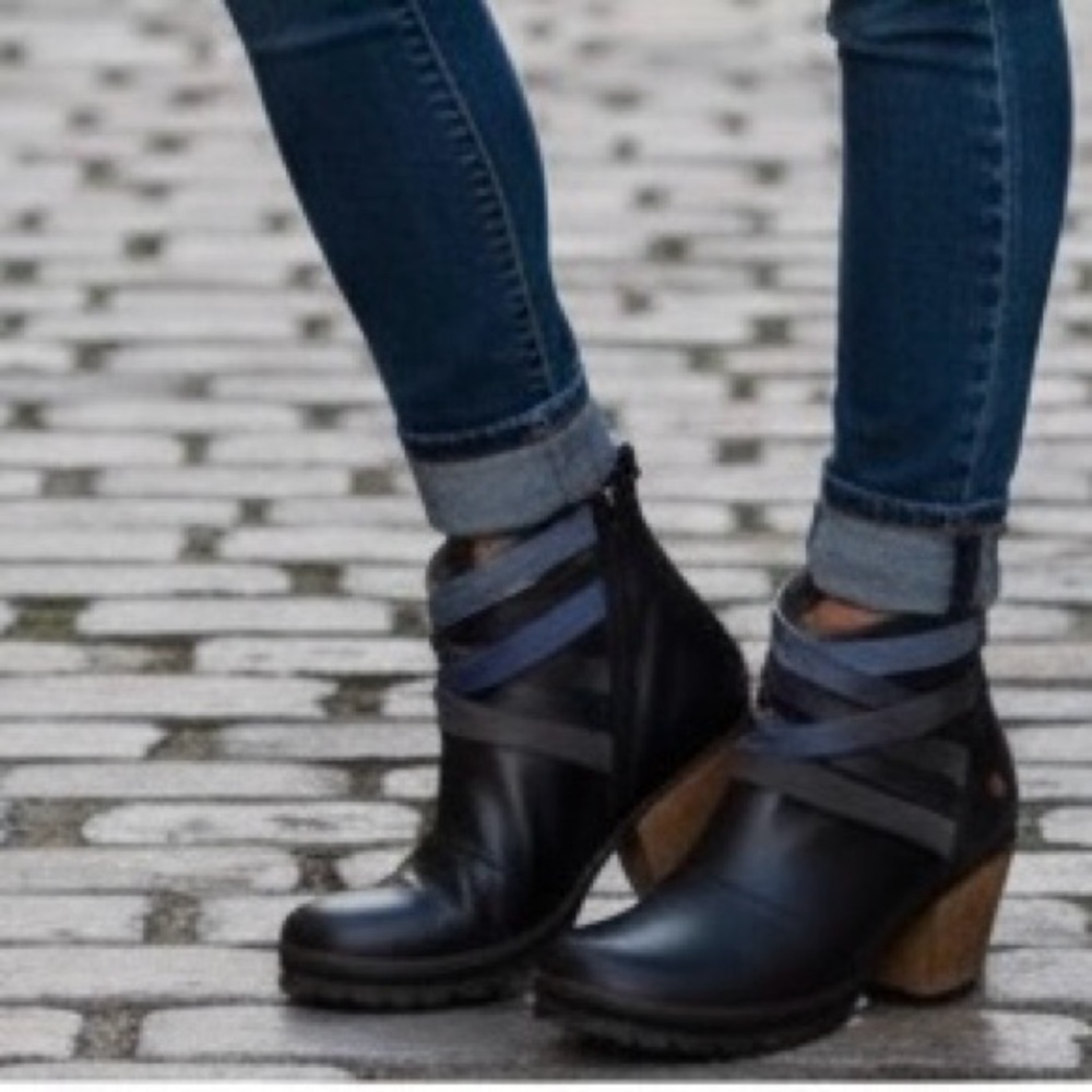 The Art Company Very Dark Blue  / Black Leather Ankle Boots - Picture 2 of 10